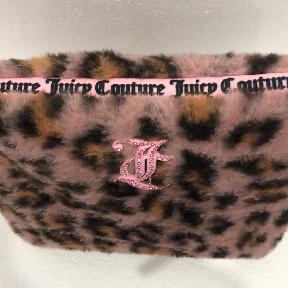 Juicy Couture Faux Fur Pouch NWT - Picture 4 of 5